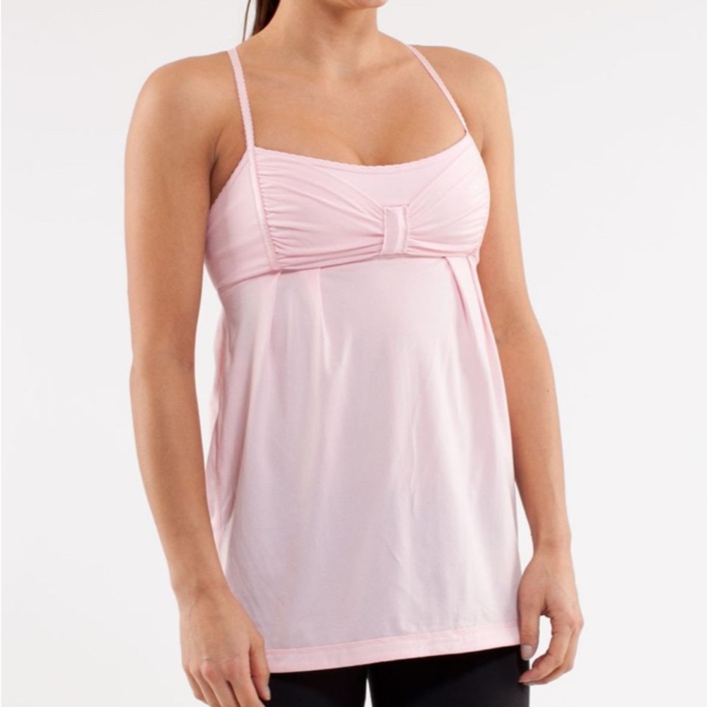 🌸 ISO: Lululemon Graceful Flow Tank 🎀